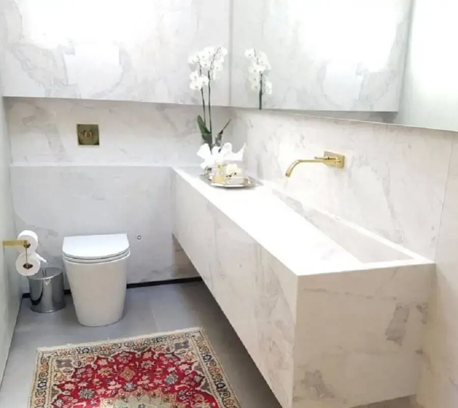 lavabo decorado todo em mármore branco Foto Unimar