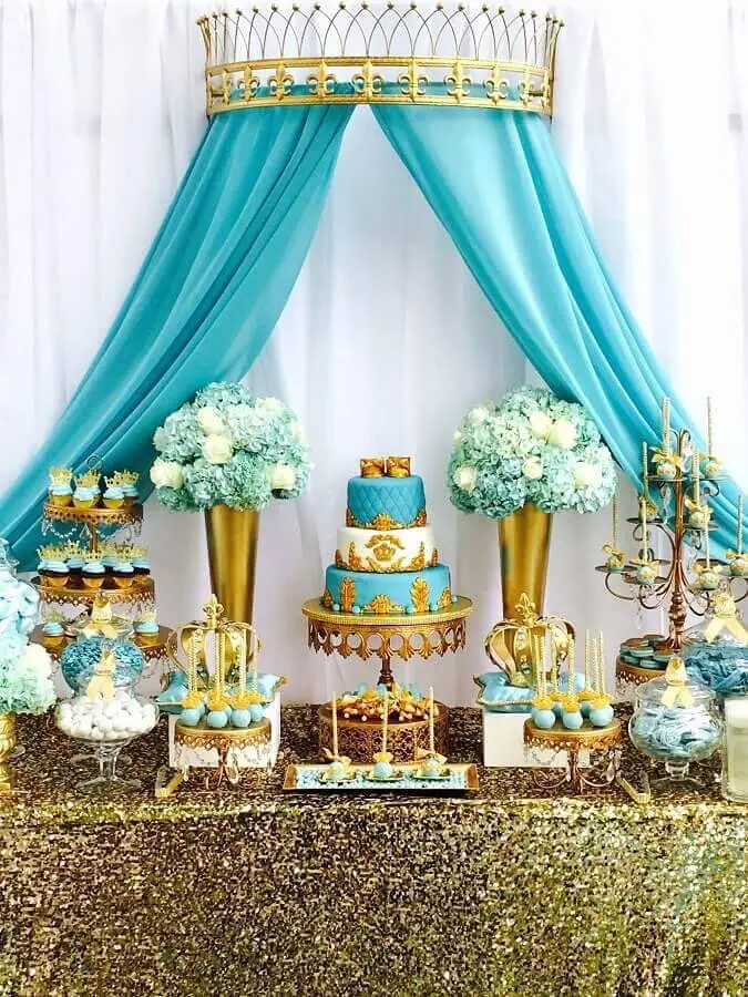 sofisticada decoração para mesa de aniversário azul tiffany e dourada Foto Pinterest