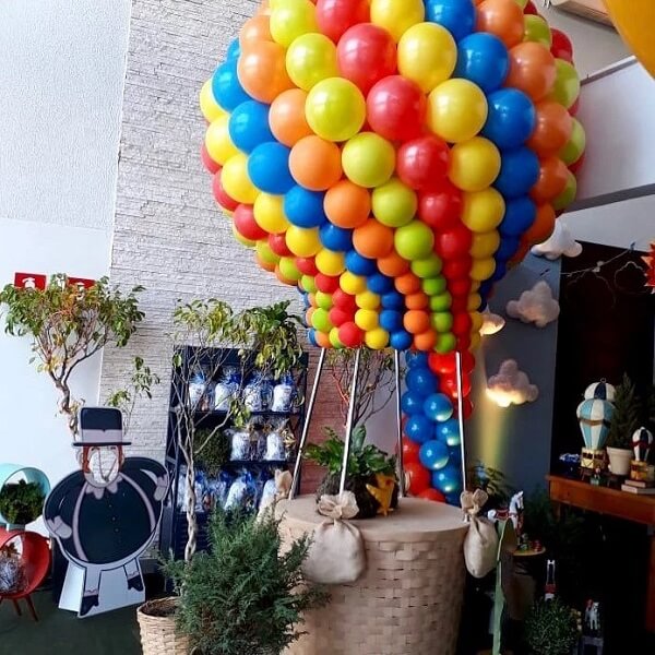 Balões coloridos decoram a festa mundo bita