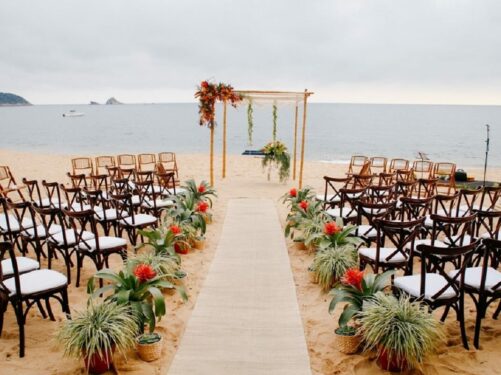 Cerimônia de casamento na praia. Fonte: Pinterest