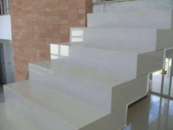 Escada de mármore - detalhe de escada branca 