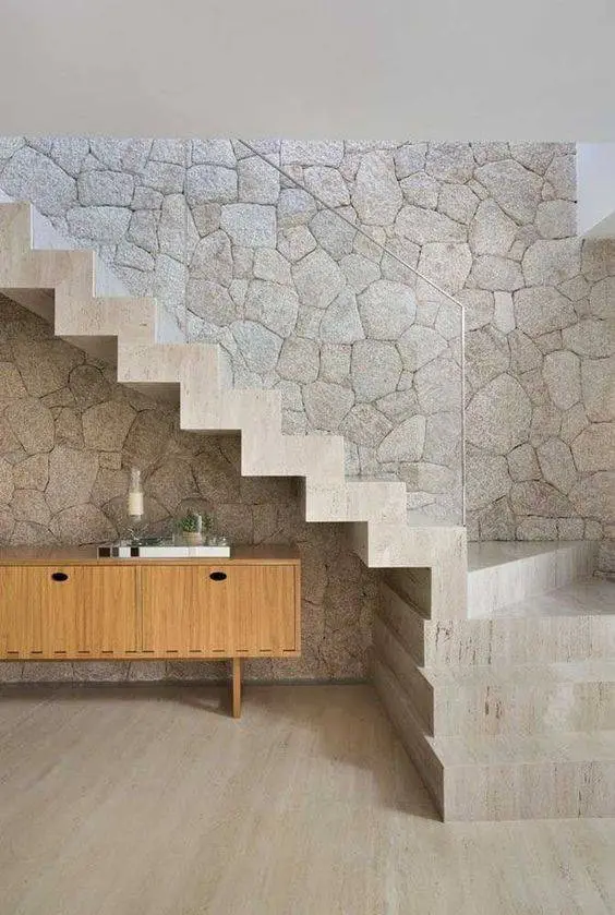 Escada de mármore - escada de mármore em parede de pedra 