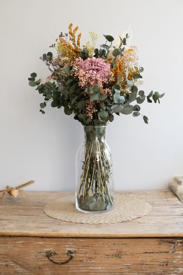 Vaso de flores secas para decoração
