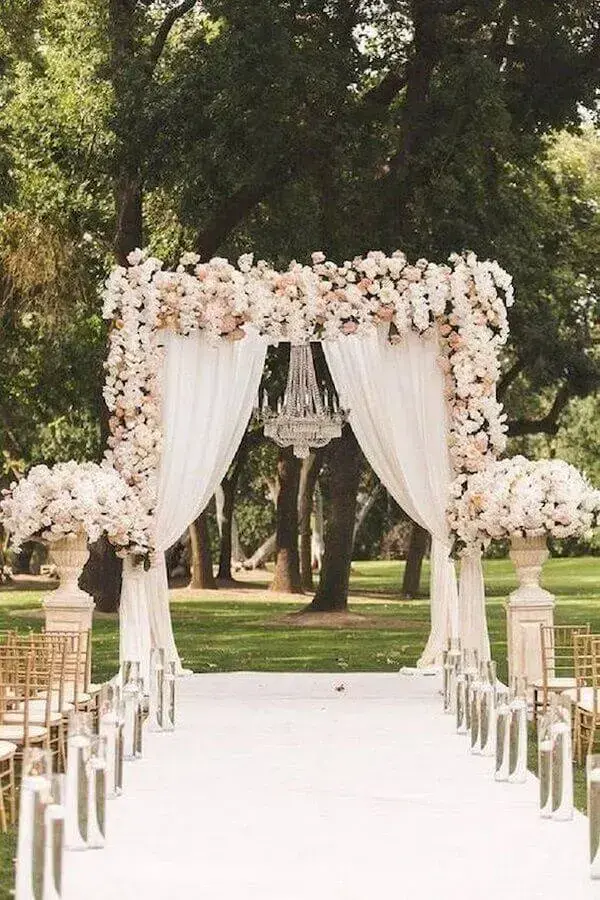 arco de flores para cerimônia de casamento ao ar livre Foto Wedding Ideas