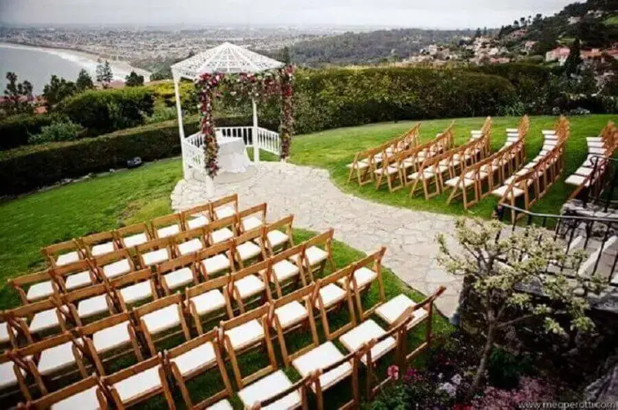 arco de flores para cerimônia de casamento no campo Foto Pinterest