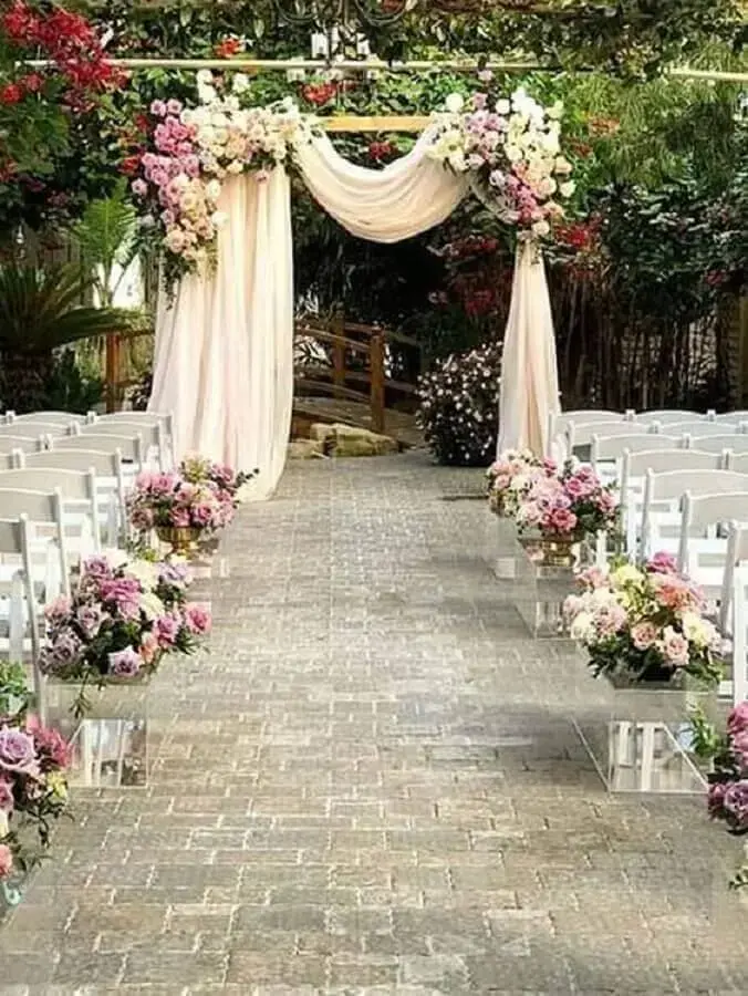arranjo de flores para decoração de cerimônia de casamento rústico Foto Pinterest
