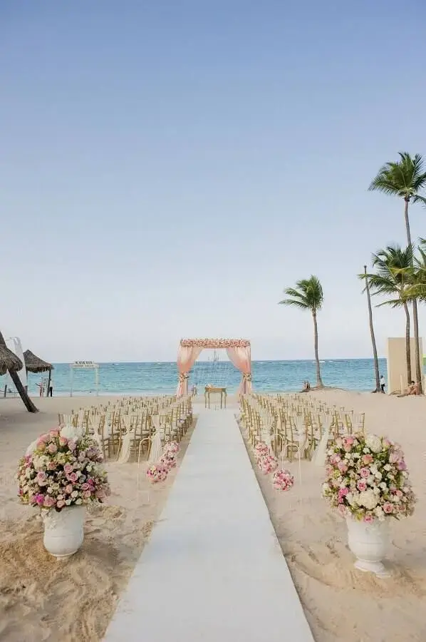 arranjos simples de flores para decoração de cerimônia de casamento Foto Wedding Ideas