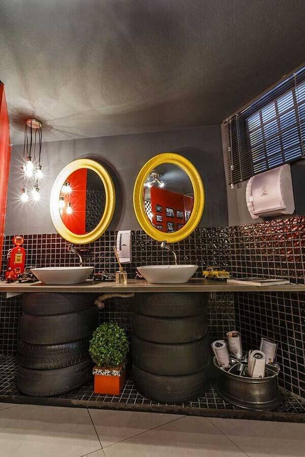 banheiro moderno decorado com pneus Foto Muito Chique