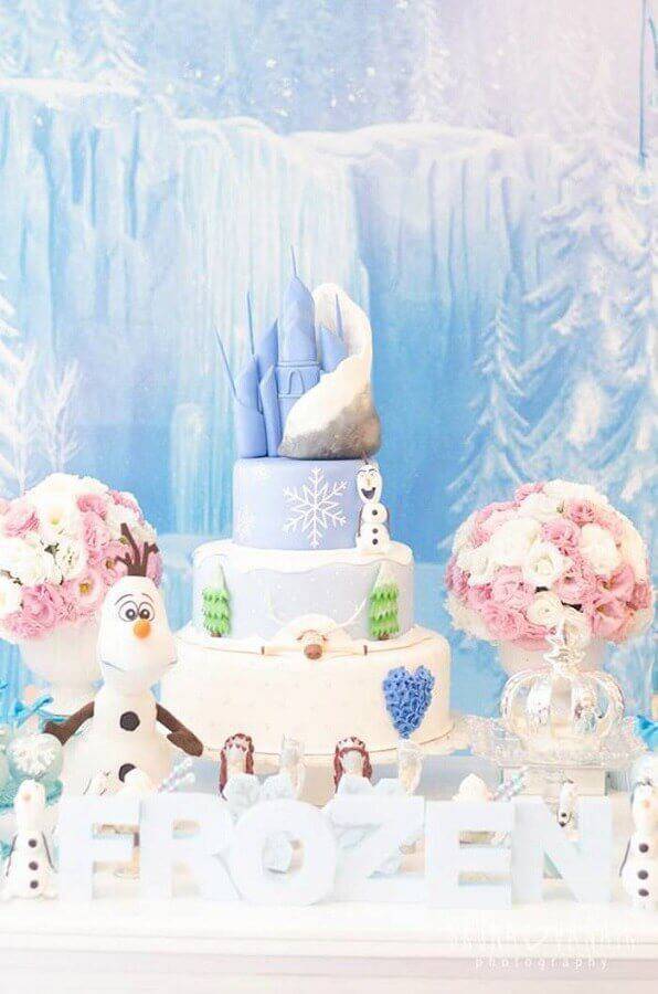 frozen birthday cake with castle on top Foto Kara's Party Ideas