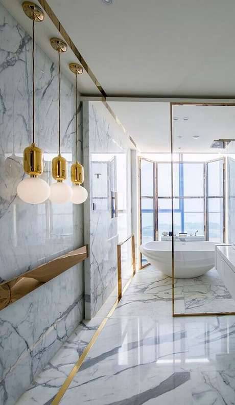 Banheiro com marmore luxuoso 