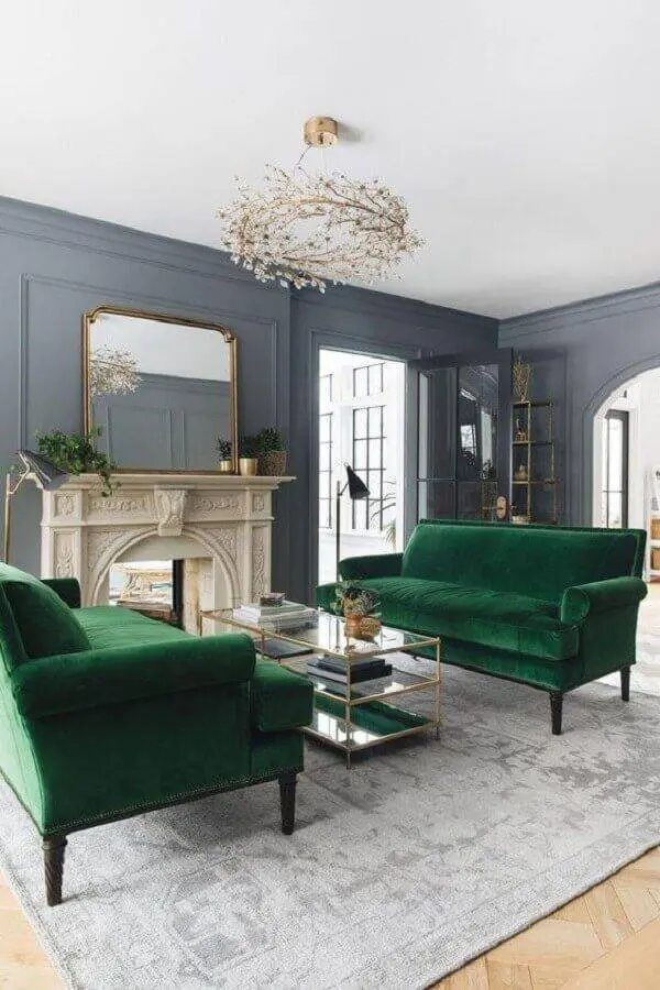 decoração clássica para sala com sofá verde escuro e lareira Foto Ten is Extreme Shop