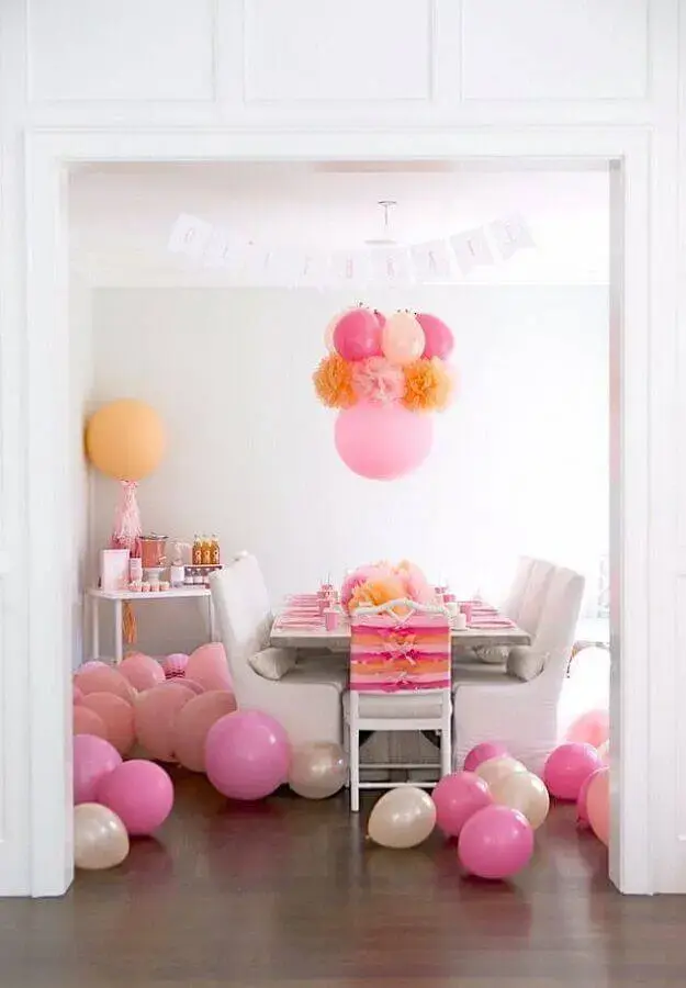 decoração com balões cor de rosa para festa surpresa simples Foto Karas Party Ideas