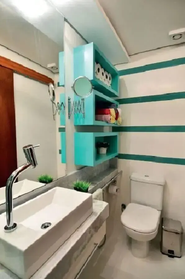 decoração de banheiro com nichos na cor azul tiffany Foto Pinterest