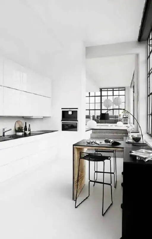 decoração moderna para cozinha na cor branca e preta Foto Webdesign Dresden
