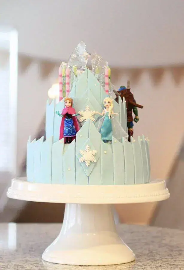 Frozen cake decoration with dolls of the characters Foto My Social Mate