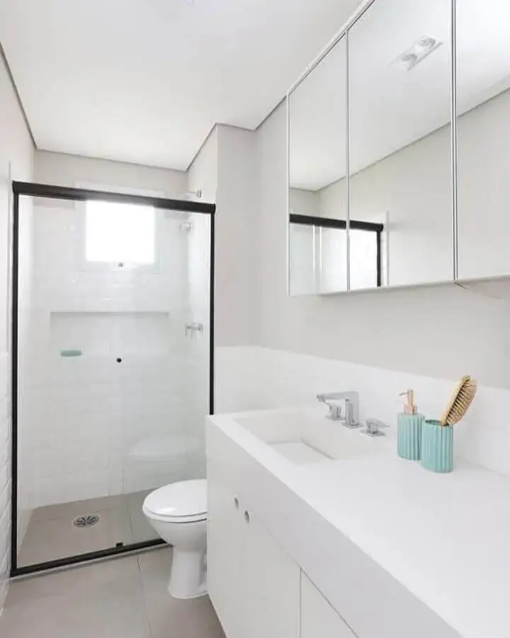 decoração simples para banheiro na cor branca Foto Quattrino Arquitetura