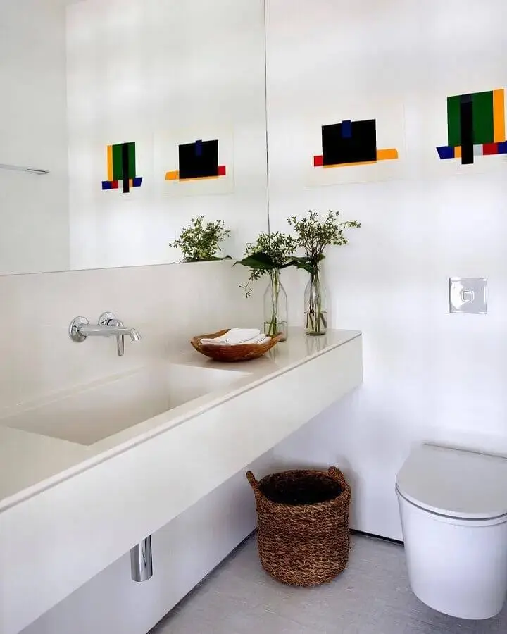 decoração simples para banheiro todo branco Foto MIGS Arquitetura
