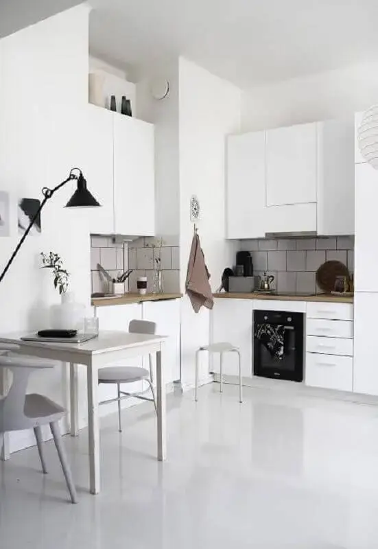 decoração simples para cozinha na cor branca Foto RAW Design