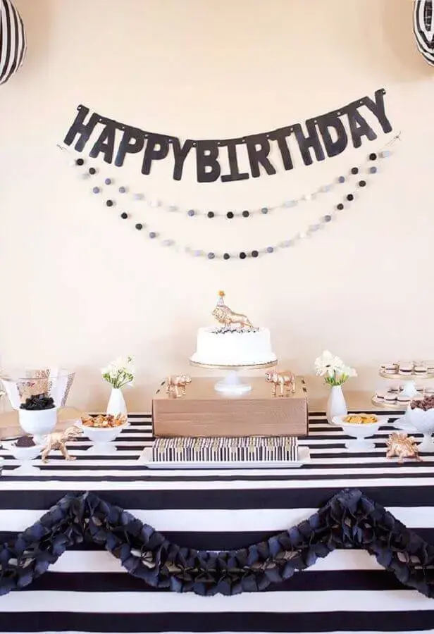 decoração simples para festa de aniversário surpresa Foto Armelle Blog
