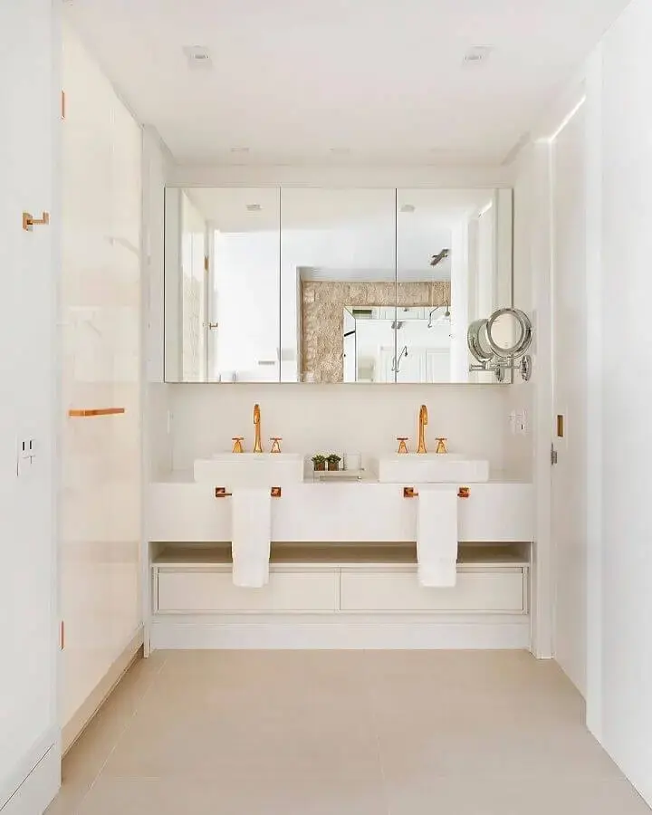 decoração sofisticada para banheiro na cor branca Foto Studio Deux