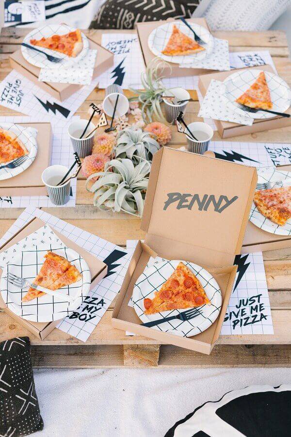 festa surpresa para amiga com pizzas Foto Beijos Events
