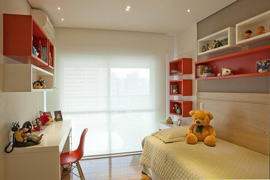 modelos de quarto infantil decorado com nichos branco e laranja Foto Patricia Kolanian Pasquini