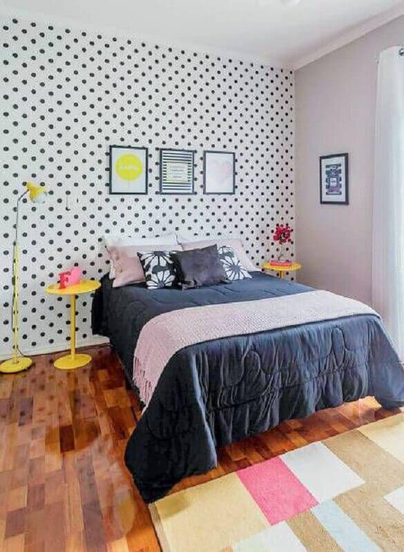 modelos de quarto simples decorado com papel de parede de bolinha Foto Minha Casa