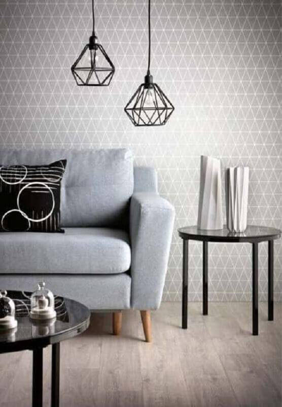 sala moderna decorada com papel de parede cinza e pendente aramado Foto Jolie Living room Blog