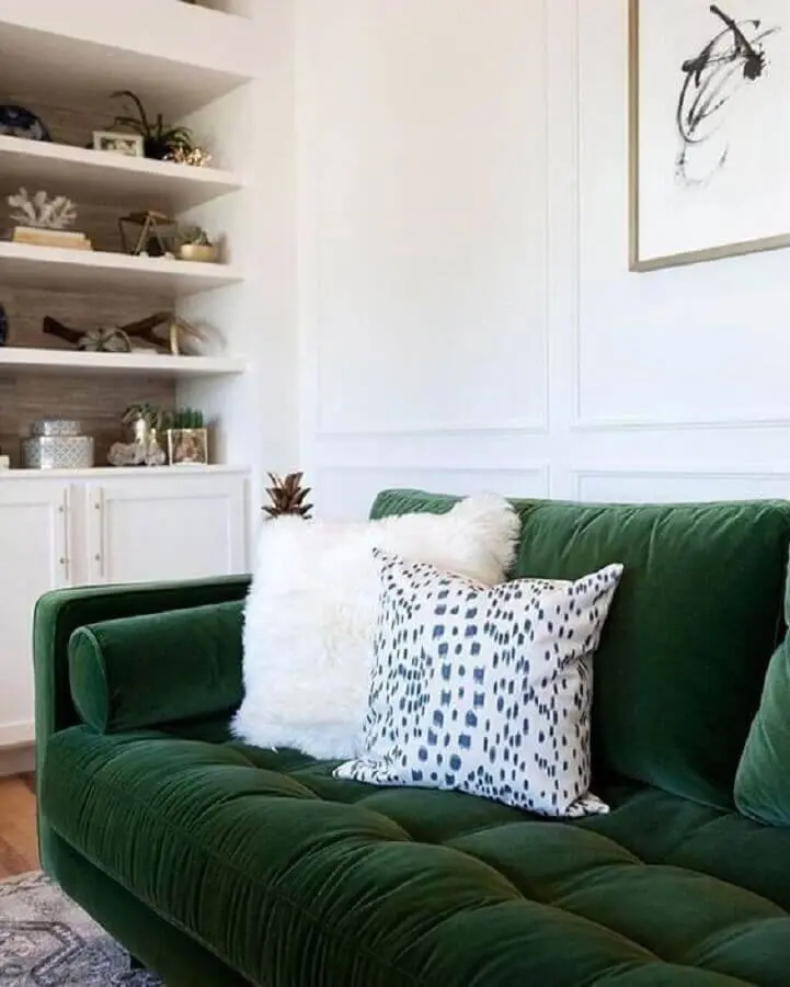 sofá verde escuro para sala branca Foto Article