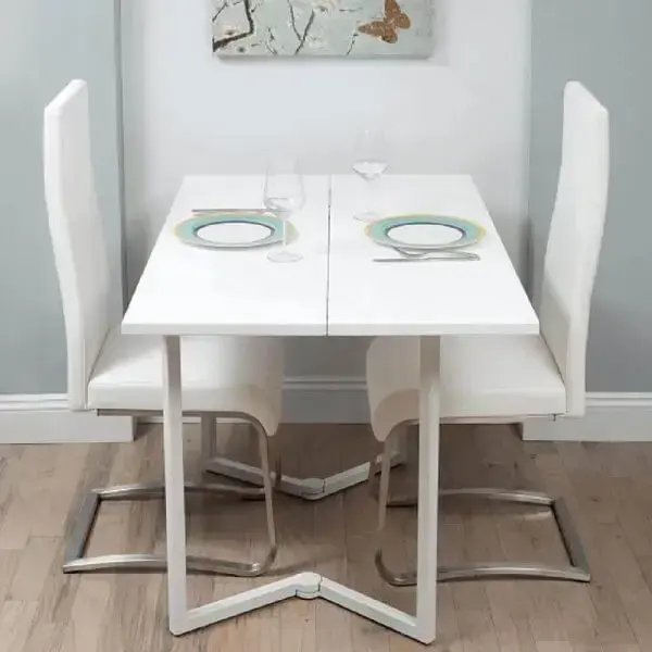 A mesa para sala de jantar pequena com design moderno garante uma decoração mais contemporânea