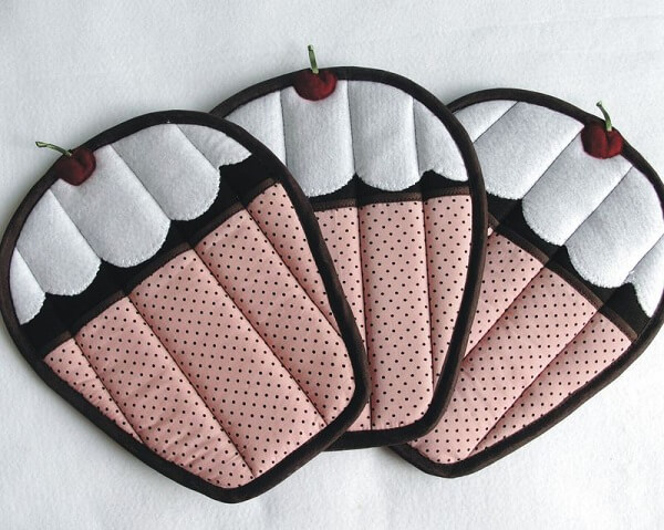 Descansos de panela de patchwork em formato de cupcake