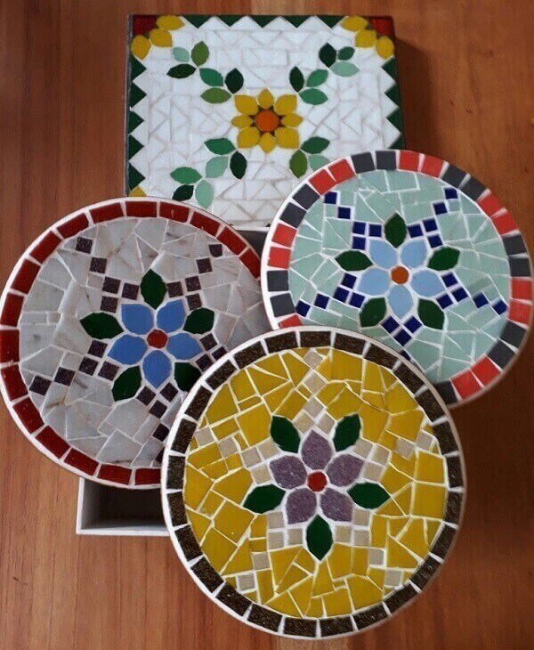 Descansos de panela feito com mosaico