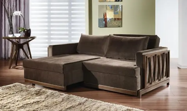 Modelo de sofá retrátil com acabamento em madeira