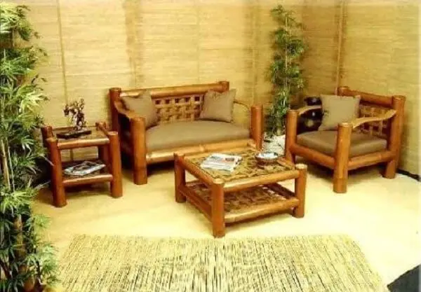 Sofá e cadeiras para varanda de bambu trazem um toque especial ao décor. Fonte: Mundo das Tribos