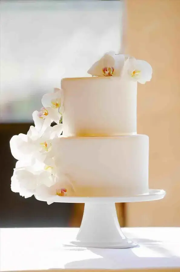 bolo de aniversário de casamento todo branco Foto Mil Dicas de Festas