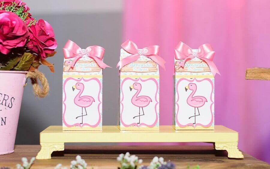 caixinha de lembrancinhas para festa flamingo infantil Foto Artes Festas