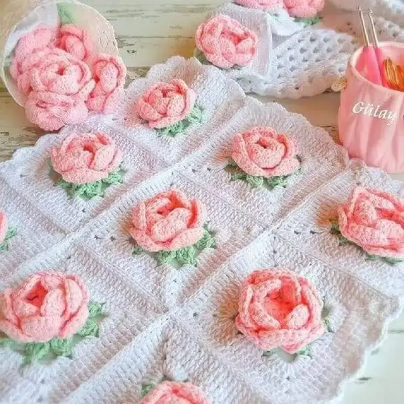 capa de almofada branca com rosas de crochê Foto Blog Naver