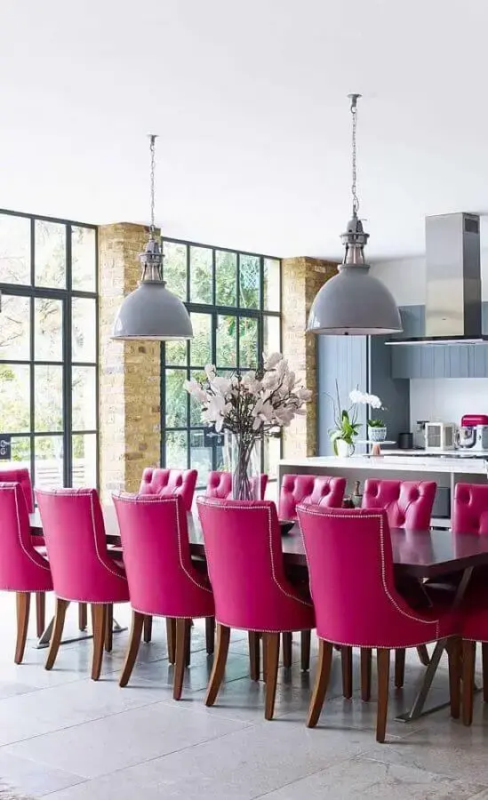 cor magenta para decoração de sala de jantar clássica e ampla Foto Pinterest