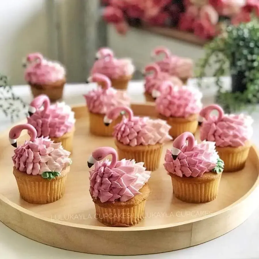 cupcakes decorados para festa de aniversário de flamingo Foto Lulukayla Cupcake