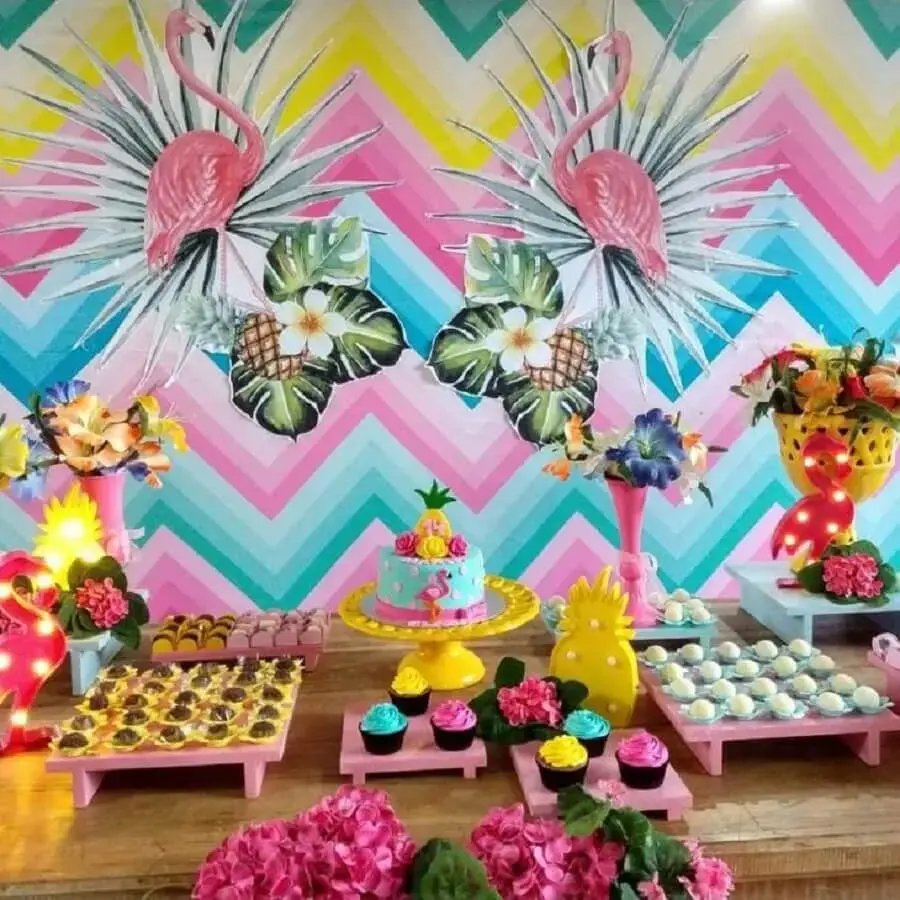 decoração colorida para festa flamingo e abacaxi Foto Arte em Criar