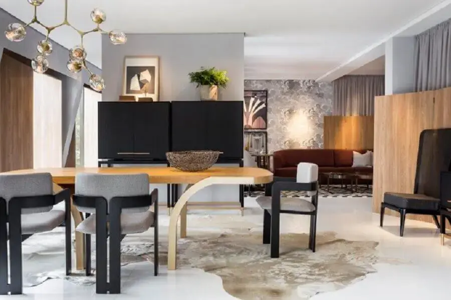 decoração com tapete de couro para sala de jantar moderna Foto Léo Shehtman Arquitetura & Design