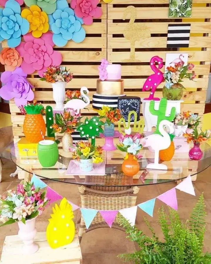 decoração de mesa para festa de aniversário de flamingo Foto Bliss Festas
