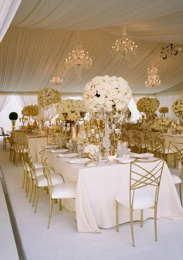 sophisticated decoration for golden wedding anniversary Photo House and Party