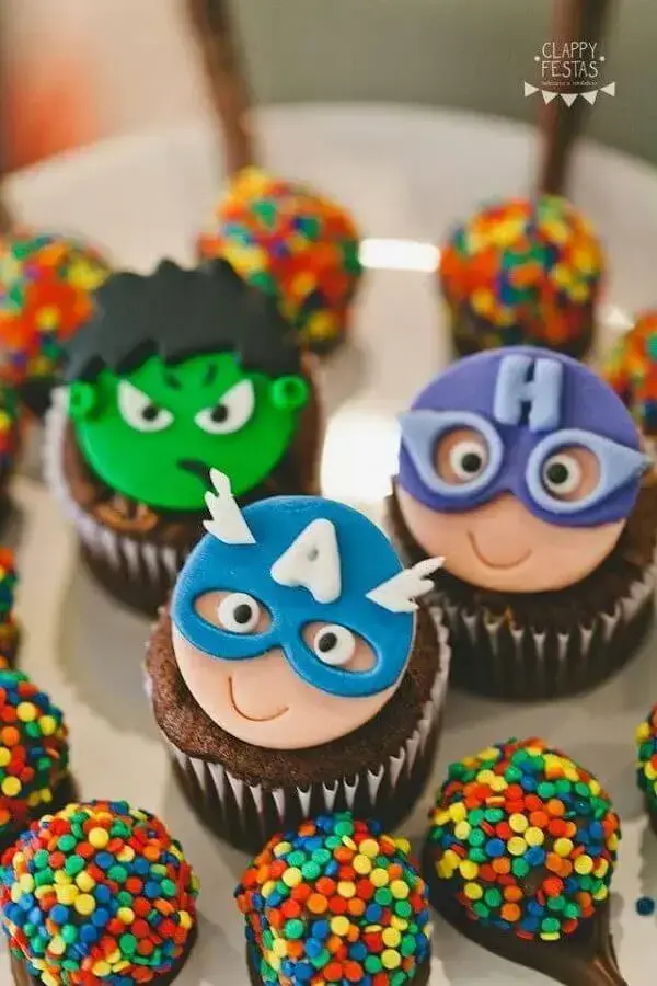 festa de aniversário dos vingadores com doces personalizados Foto Clappy Festas