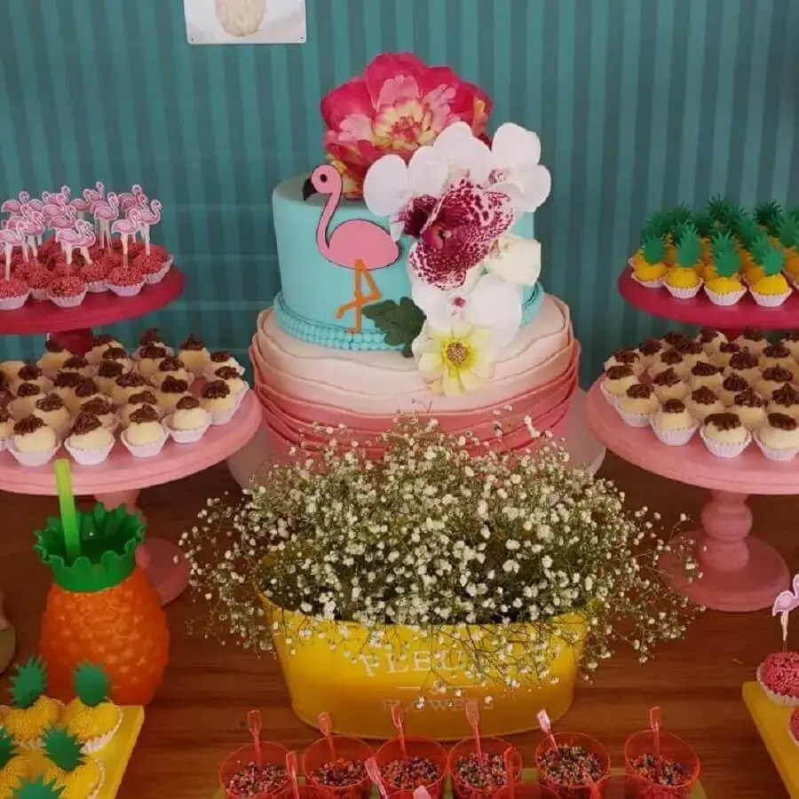 idea of decorated candy for flamingo birthday party Photo Nathália Campos
