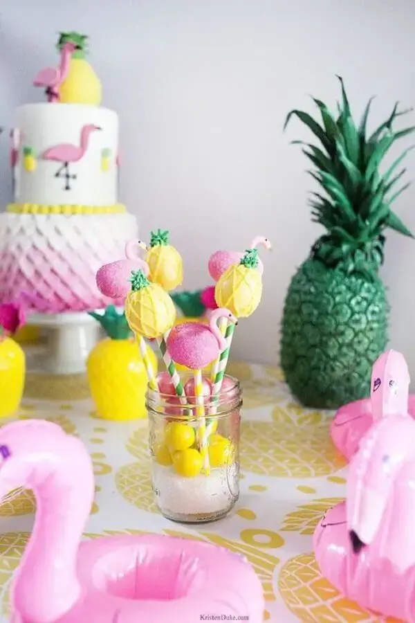 decoration ideas for flamingo and pineapple party Foto Kara's Party Ideas