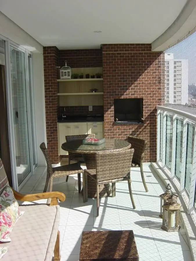 jogo de cadeiras para varanda de apartamento com churrasqueira Foto Dcore Você
