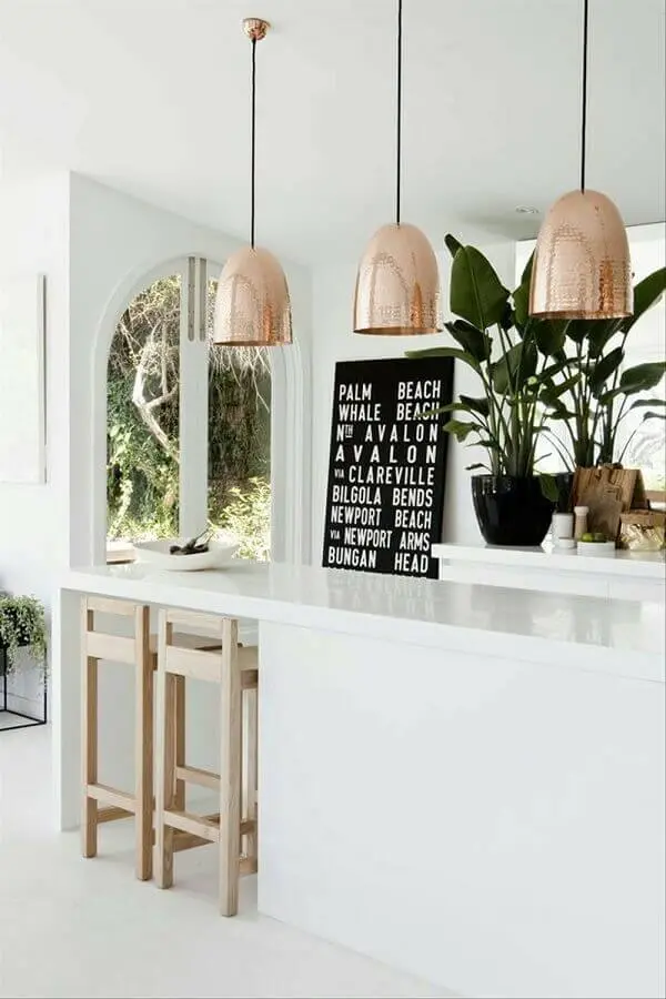 luminária pendente cobre para cozinha toda branca Foto Idee Cuisine
