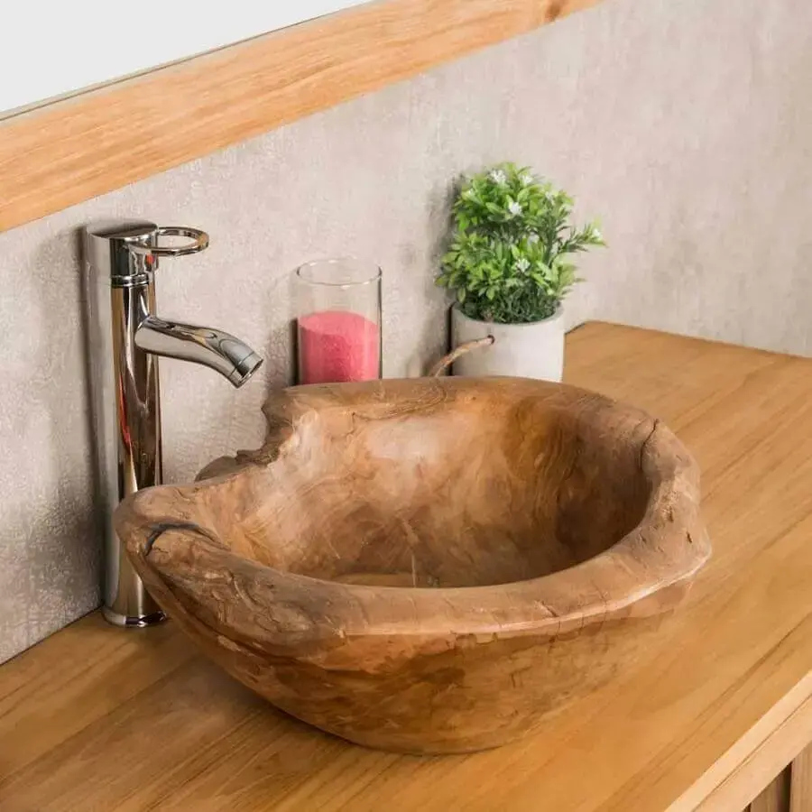 modelo rústico de pia de madeira para banheiro pequeno Foto Wanda Collection