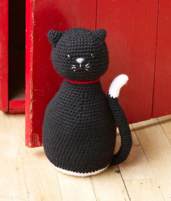 Peso de porta de crochê com gato preto